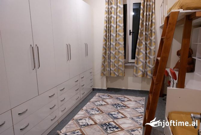 Shtepi me qera 2+1 ne Tirane - 690 Euro