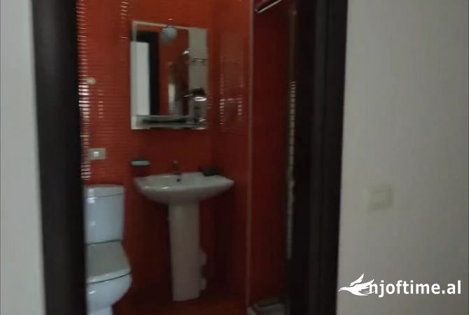 Shtepi me qera Apartament ne Tirane, 2+1, Mobilimi E mobiluar, Pagesa 800  Euro.