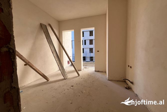 Shtepi ne shitje Apartament ne Tirane, 2+1, Mobilimi Bosh, pa mobiluar, Pagesa 364,000  Euro.
