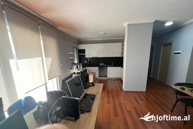 Shtepi me qera 3+1 ne Tirane - 1,200 Euro