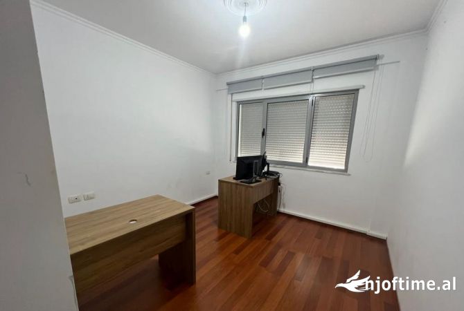 Shtepi me qera 3+1 ne Tirane - 1,200 Euro