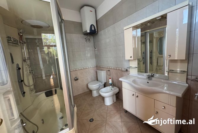 Ambient biznesi me qera 1+1 ne Tirane - 2,500 Euro