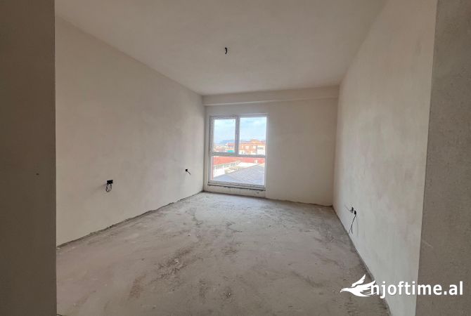Shtepi ne shitje Apartament ne Tirane, 2+1, Mobilimi Bosh, pa mobiluar, Pagesa 179,200  Euro.