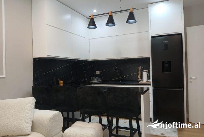 Shtepi me qera Apartament ne Tirane, 2+1, Mobilimi E mobiluar, Pagesa 650  Euro.