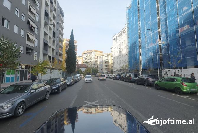 Ambient biznesi me qera 1+1 ne Tirane - 320,000 Leke