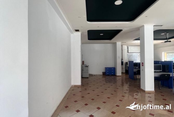 Ambient biznesi me qera 3+1 ne Tirane - 800 Euro