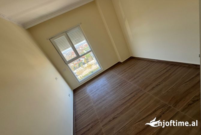 Shtepi ne shitje Apartament ne Tirane, 2+1, Mobilimi Bosh, pa mobiluar, Pagesa 110,000  Euro.