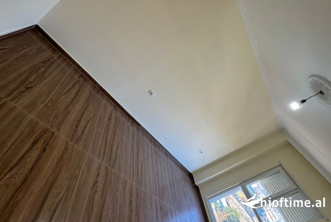 Shtepi ne shitje Apartament ne Tirane, 2+1, Mobilimi Bosh, pa mobiluar, Pagesa 110,000  Euro.