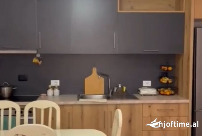 Shtepi me qera Apartament ne Tirane, 2+1, Mobilimi E mobiluar, Pagesa 35,000  Leke.