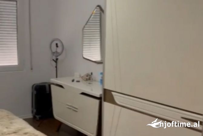 Shtepi me qera Apartament ne Tirane, 2+1, Mobilimi E mobiluar, Pagesa 35,000  Leke.