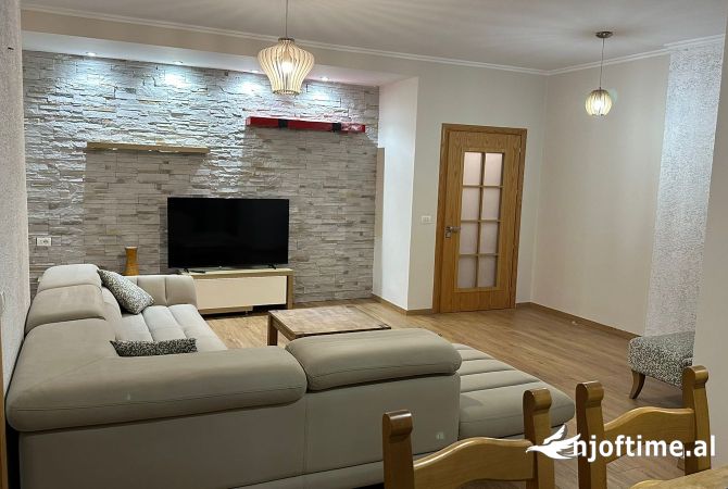 Shtepi me qera 2+1 ne Tirane - 650 Euro