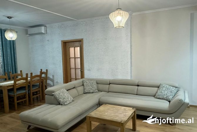 Shtepi me qera Apartament ne Tirane, 2+1, Mobilimi E mobiluar, Pagesa 650  Euro.