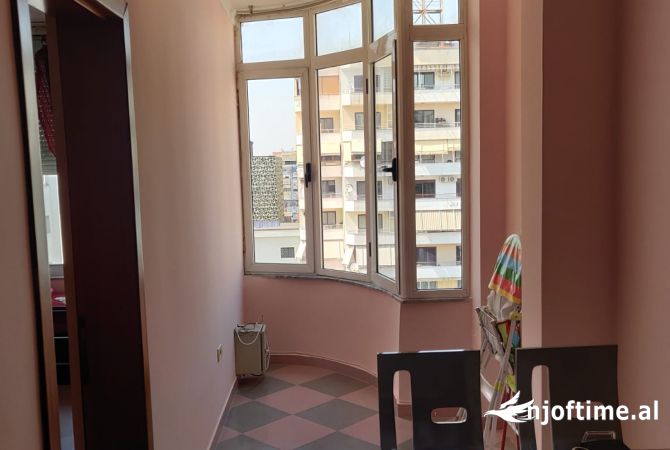 Shtepi me qera Apartament ne Tirane, 2+1, Mobilimi E mobiluar, Pagesa 800  Euro.