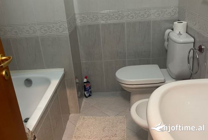 Shtepi me qera 2+1 ne Tirane - 700 Euro