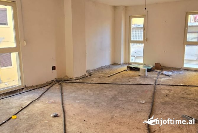 Shtepi ne shitje Apartament ne Tirane, 2+1, Mobilimi Bosh, pa mobiluar, Pagesa 179,000  Euro.