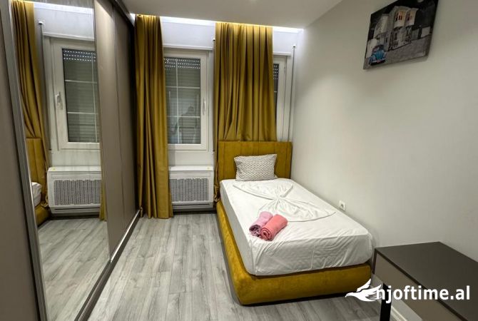 Shtepi me qera Apartament ne Tirane, 2+1, Mobilimi E mobiluar, Pagesa 500  Euro.