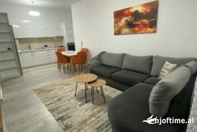Jepet me qera apartament 2+1+2 tek Pazari i Ri/ 700 Euro