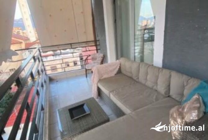 Shtepi me qera Apartament ne Tirane, 2+1, Mobilimi E mobiluar, Pagesa 700  Euro.