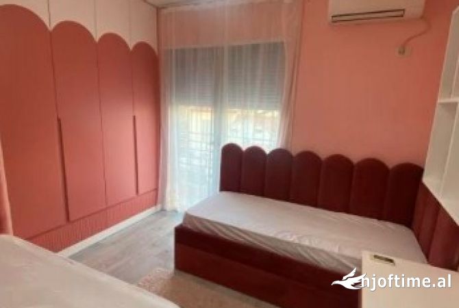 Shtepi me qera Apartament ne Tirane, 2+1, Mobilimi E mobiluar, Pagesa 700  Euro.