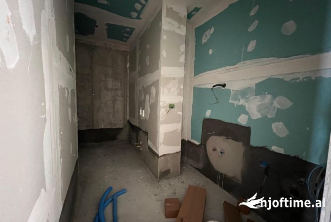 Shtepi ne shitje Apartament ne Tirane, 2+1, Mobilimi Bosh, pa mobiluar, Pagesa 706,560  Euro.