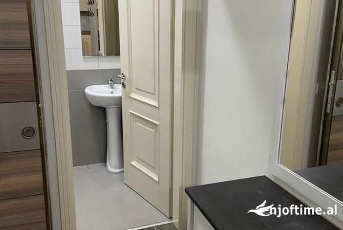 Shtepi me qera Apartament ne Tirane, 2+1, Mobilimi E mobiluar, Pagesa 55,000  Leke.