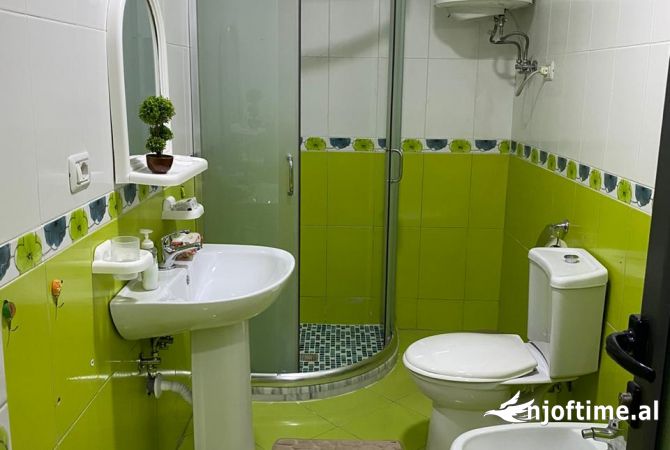 Shtepi me qera Apartament ne Tirane, 2+1, Mobilimi E mobiluar, Pagesa 500  Euro.