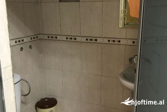 Ambient biznesi me qera 3+1 ne Tirane - 800 Euro