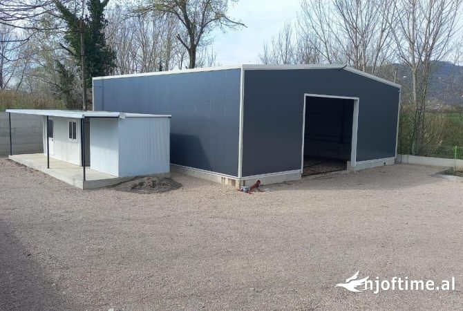 Ambiente Commerciale in Affitto 4+1 a Tirana - 1,801 Euro