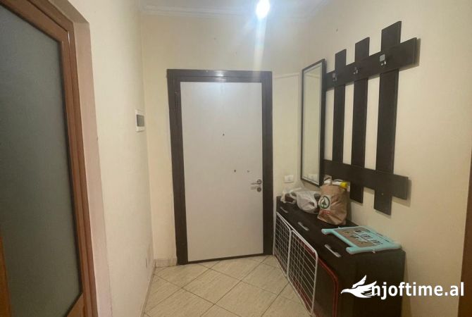 Shtepi me qera Apartament ne Tirane, 1+1, Mobilimi E mobiluar, Pagesa 35,000  Leke.