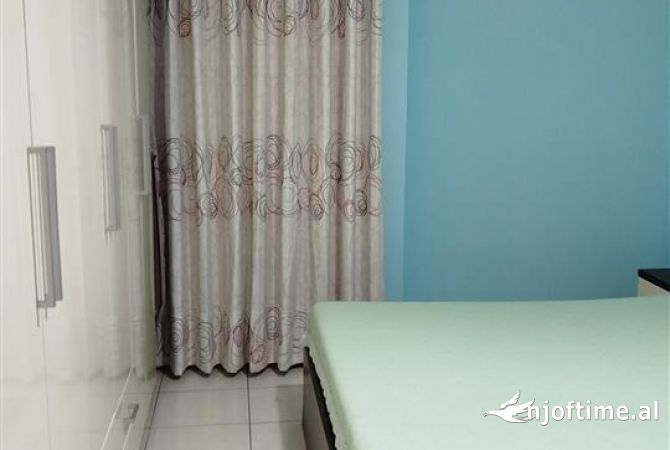 Shtepi me qera Apartament ne Tirane, 2+1, Mobilimi E mobiluar, Pagesa 550  Euro.
