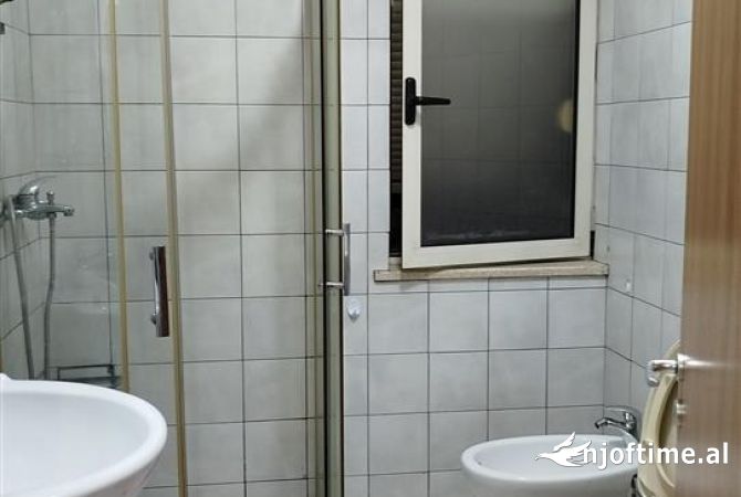 Shtepi me qera Apartament ne Tirane, 2+1, Mobilimi E mobiluar, Pagesa 550  Euro.