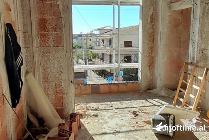 Shtepi ne shitje Apartament ne Tirane, 2+1, Mobilimi Bosh, pa mobiluar, Pagesa 165,000  Euro.