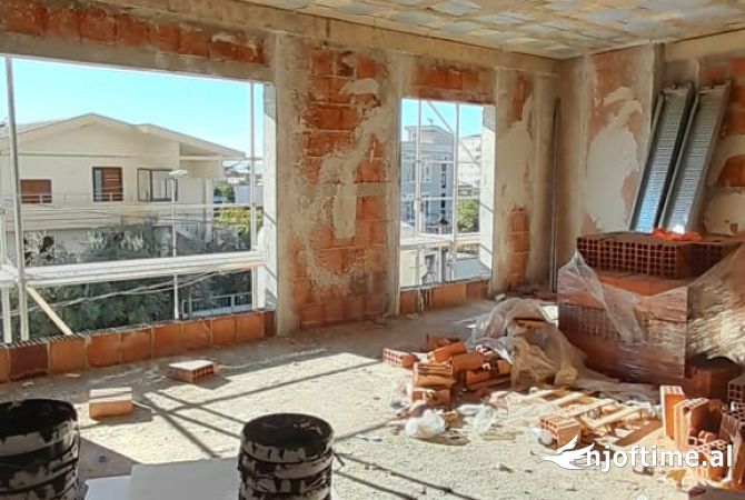 Shtepi ne shitje Apartament ne Tirane, 2+1, Mobilimi Bosh, pa mobiluar, Pagesa 165,000  Euro.