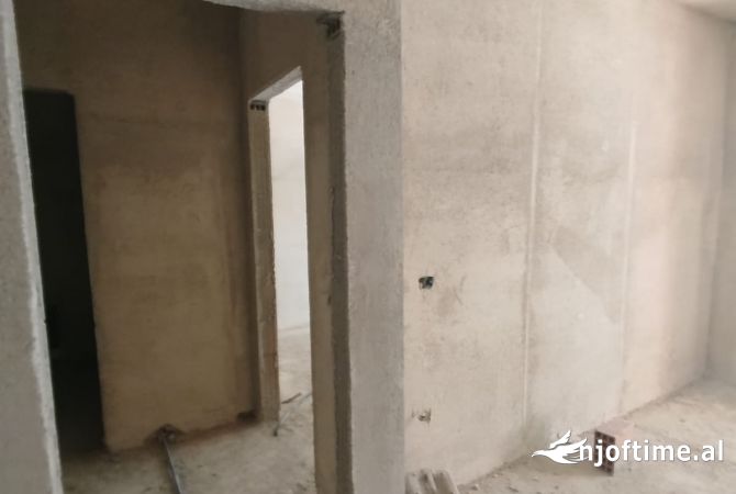 Shtepi ne shitje Apartament ne Tirane, 1+1, Mobilimi Bosh, pa mobiluar, Pagesa 72,000  Euro.