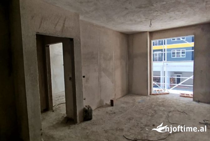 Shtepi ne shitje Apartament ne Tirane, 1+1, Mobilimi Bosh, pa mobiluar, Pagesa 72,000  Euro.