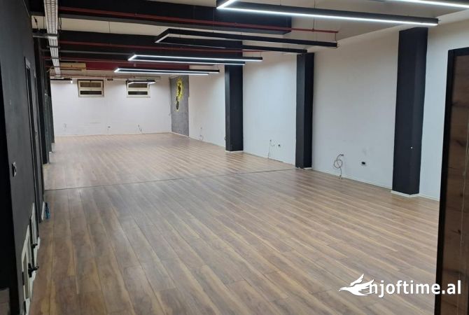 Jepet me qera ambient biznesi tek 21 Dhjetori/ 280,000 ALL