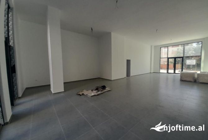 Ambient biznesi me qera 1+1 ne Tirane - 2,000 Euro