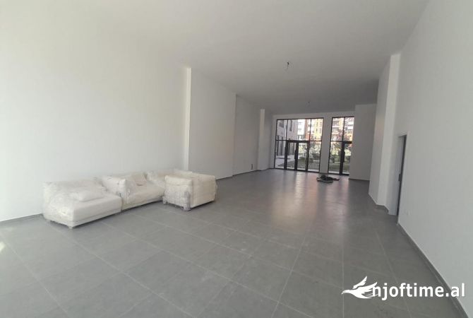 Ambient biznesi me qera 1+1 ne Tirane - 2,000 Euro