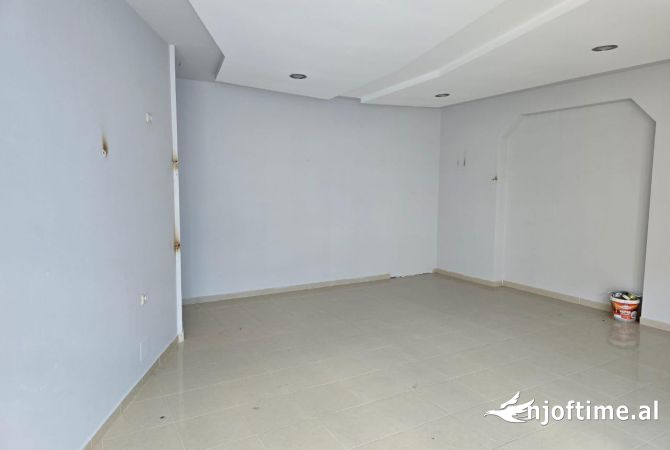 Ambient biznesi me qera 3+1 ne Tirane - 20,000 Leke