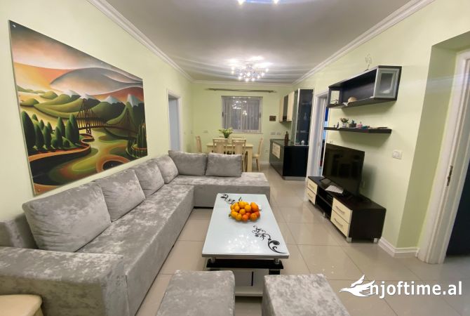 Shtepi me qera 4+1 ne Tirane - 800 Euro