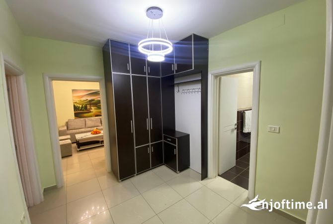 Shtepi me qera Apartament ne Tirane, 4+1, Mobilimi E mobiluar, Pagesa 800  Euro.