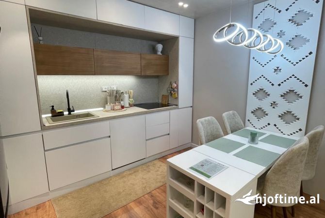 Shtepi me qera Apartament ne Tirane, 1+1, Mobilimi E mobiluar, Pagesa 900  Euro.