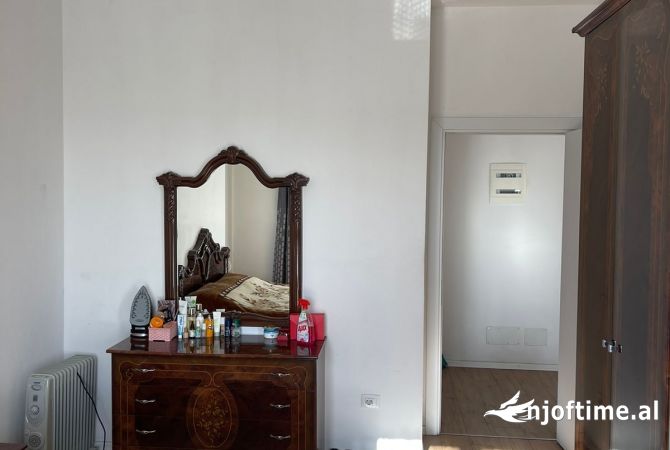 Shtepi ne shitje Apartament ne Tirane, 1+1, Mobilimi Pjeserisht e mobiluar, Pagesa 71,830  Euro.
