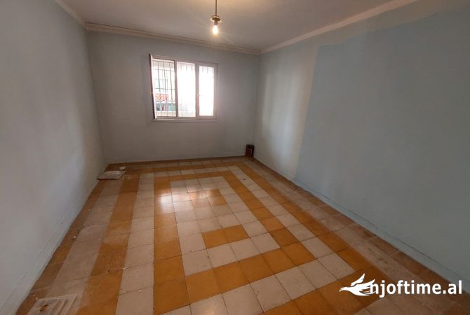 Shtepi ne shitje Apartament ne Tirane, 2+1, Mobilimi Bosh, pa mobiluar, Pagesa 120,000  Euro.