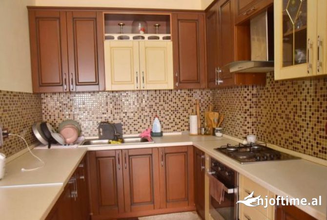 Shtepi me qera 1+1 ne Tirane - 380 Euro