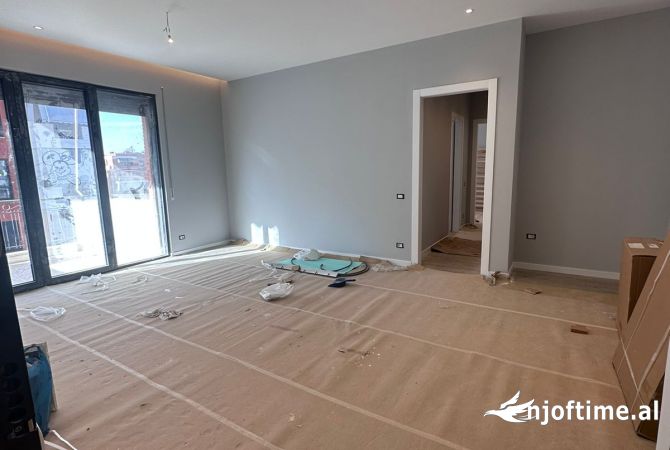 Shtepi me qera 2+1 ne Tirane - 1,300 Euro