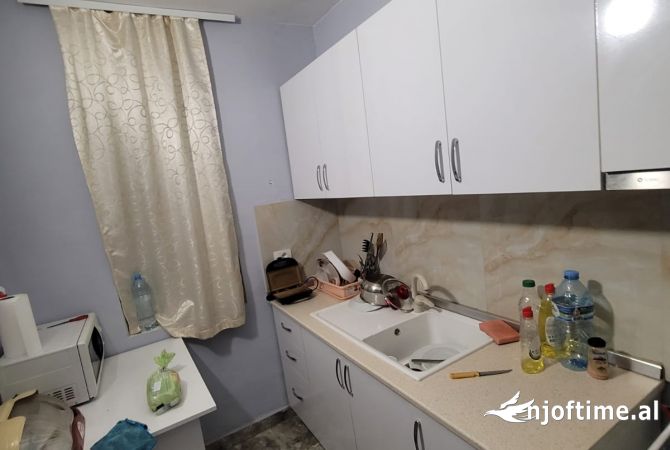 Shtepi ne shitje Apartament ne Tirane, 1+1, Mobilimi E mobiluar, Pagesa 100,000  Euro.