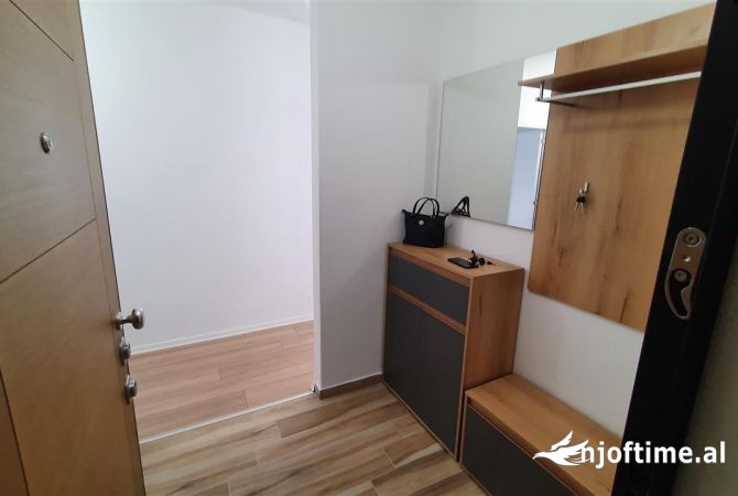 Shtepi me qera Apartament ne Tirane, 2+1, Mobilimi E mobiluar, Pagesa 65,000  Leke.