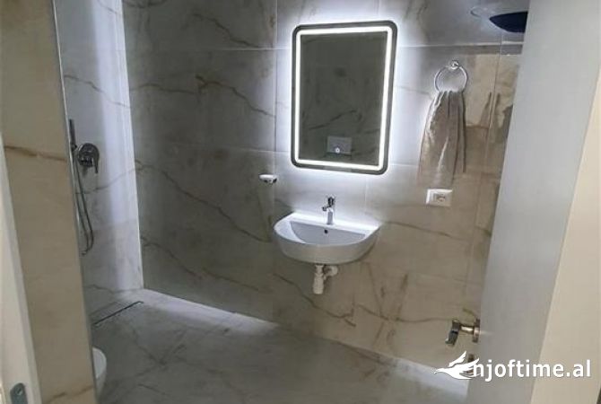 Shtepi me qera Apartament ne Tirane, 2+1, Mobilimi E mobiluar, Pagesa 65,000  Leke.