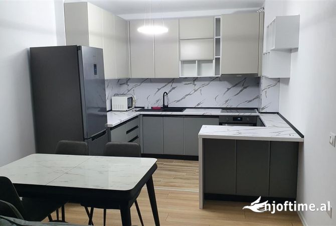Shtepi me qera Apartament ne Tirane, 2+1, Mobilimi E mobiluar, Pagesa 65,000  Leke.